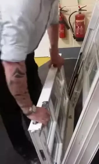 How to Remove a Sash Safely and Easily